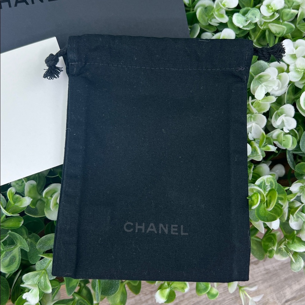 CHANEL Blank Card and Drawstring Pouch Gift Set - Picture 2 of 11